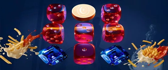 Dés rouges et bleus, jeton de casino et frites en sauce illustrant le tournoi Casino Elite de juillet